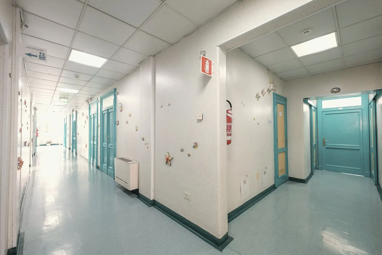 Corridoio delle stanze di degenza della Clinica Vyda