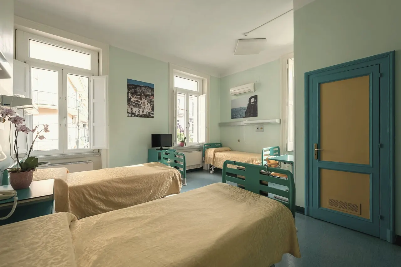 Stanza tripla di degenza della Clinica Vyda