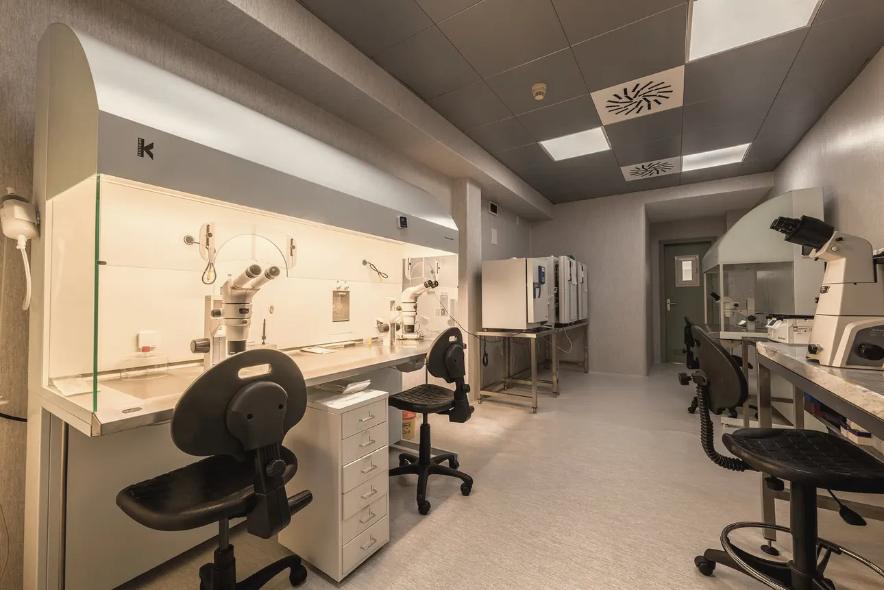 Laboratorio di procreazione medicalmente assistita della clinica